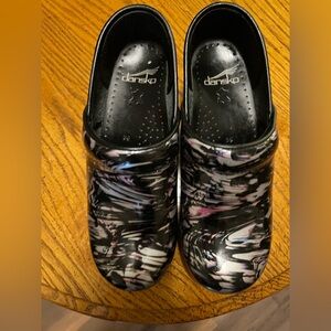 Women’s Dansko nursing shoes